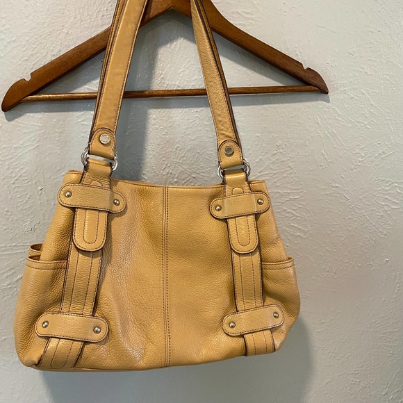 Tignanello Leather Light Mustard Perfect for Summer Shoulder Bag Purse - Picture 2 of 5